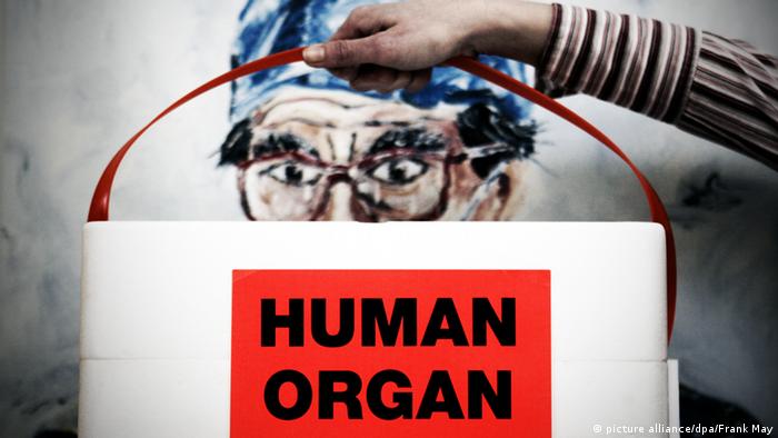 Symbolbild Organhandel Organspende Organentnahme Häflting Todesstrafe Organmafia (picture alliance/dpa/Frank May)