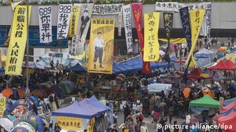 hongkong proteste polizei räumung blockaden (picture-alliance/dpa)