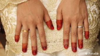 Mit Henna bemalte Hand Bodypainting