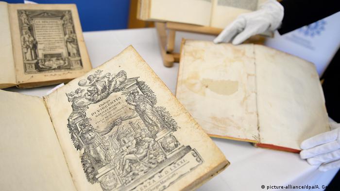 Uno de los libros robados de la Biblioteca Girolamini y devueltos por las autoridades policiales de Baviera (Alemania)