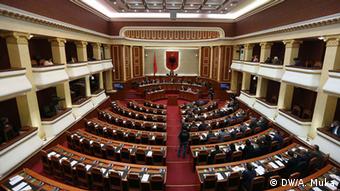 Albanisches Parlament in Tirana (DW/A. Muka)
