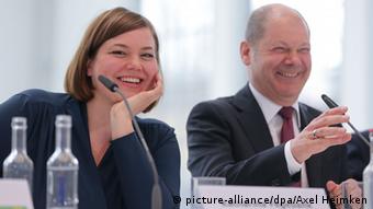 Χαμόγελα για τον συνασπισμό Σοσιαλδημοκρατών-Πρασίνων το 2015 από την Καταρίνα Φέγκεμπανκ και τον Όλαφ Σολτς