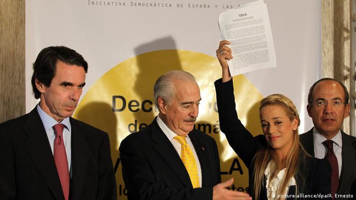 De der. a izquierda: Felipe Calderón (México), Lilian Tintori (Venezuela), Andrés Pastrana (Colombia) y José Ma Aznar (España). Aquí, durante la Cumbre de las Américas, en Ciudad de Panamá el 9 de abril de 2015. 
