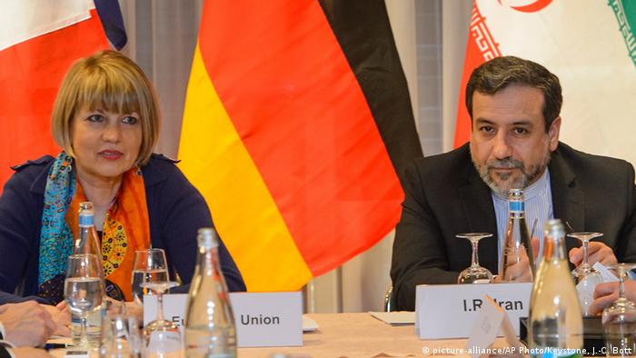 عباس عراقچی در کنار هلگا اشمید، معاون مسئول سیاست خارجی اتحادیه اروپا، عکس از آرشیو