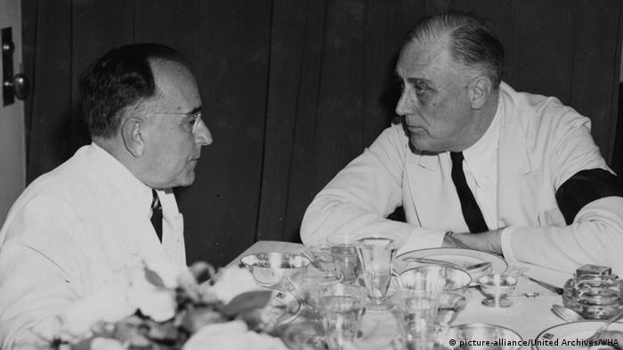 Getúlio com Roosevelt a bordo de destróier americano no porto de Natal, em fevereiro de 1943