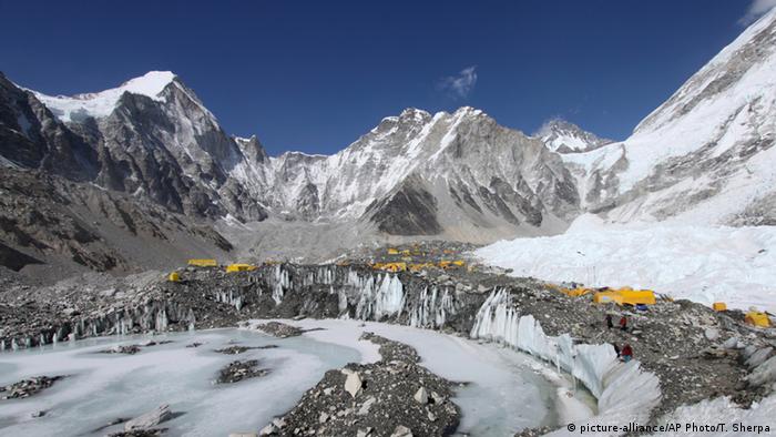 Stark warning on melting Himalayan glaciers | News | DW | 04.02.2019