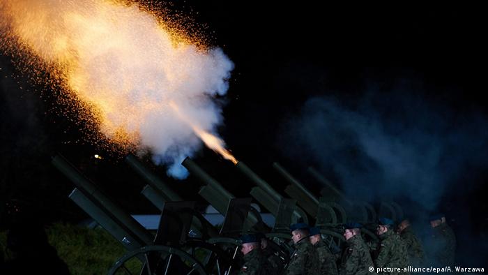 Залп артиллерии в день 70-летней годовщины начала Второй мировой войны в Польше 