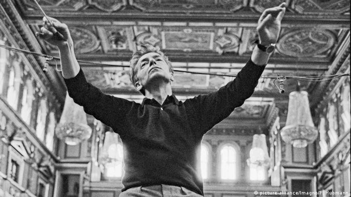 Dirigent Herbert von Karajan (picture-alliance/Imagno/F. Hubmann)