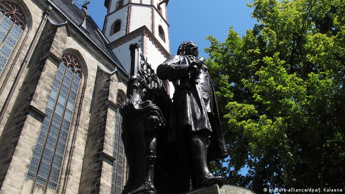 Deutschland Bildergalerie 1000 Jahre Leipzig Bach Statue (picture-alliance/dpa/J. Kalaene)