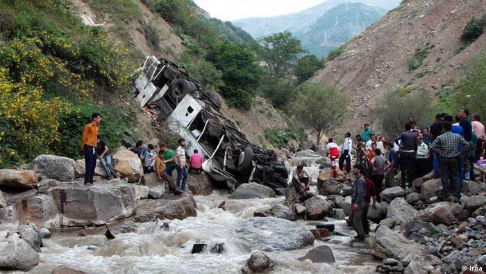 Iran Verkehr Autounfall (Bildergalerie) (Irna)