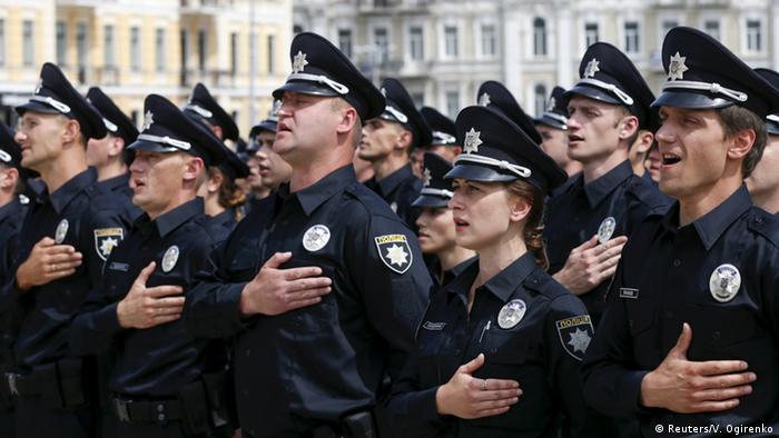 Патрульні поліцейські під час присяги у Києві у 2015 році