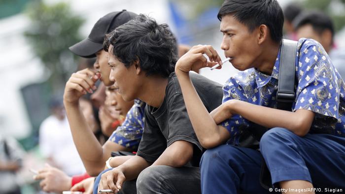 WHO Bericht Raucher Indonesien (Getty Images/AFP/O. Siagian)