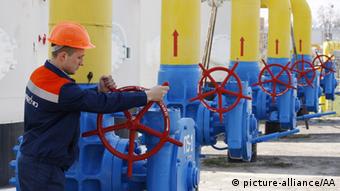 Рабочий на украинской газотранспортной системе