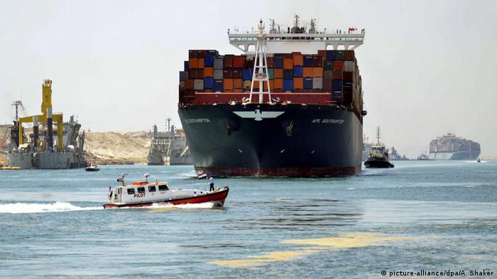 Bildergalerie Ägypten Neuer Suezkanal (picture-alliance/dpa/A. Shaker)