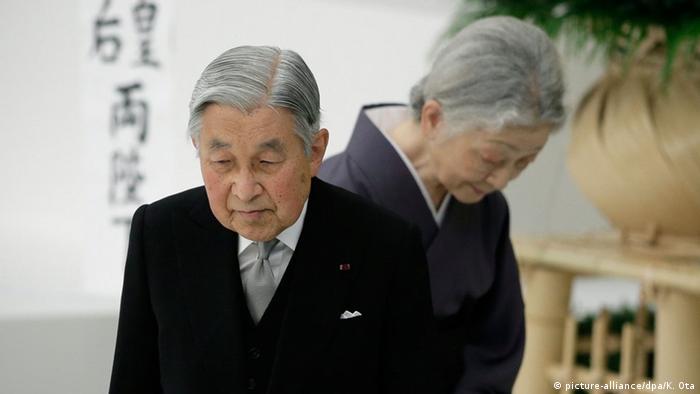 Imperador Akihito e imperatriz Michiko na celebração dos 70 anos do fim da Segunda Guerra