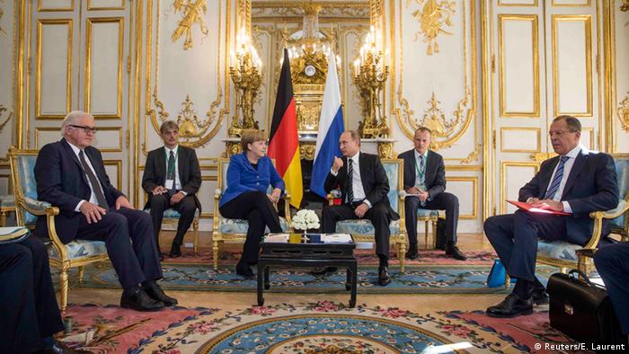 Paris Ukraine-Gipfel Merkel, Putin, Steinmeier und Lawrow (Reuters/E. Laurent)