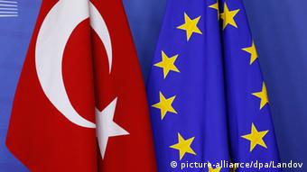 Brüssel Flaggen EU Türkei Symbolbild Belgien (picture-alliance/dpa/Landov)