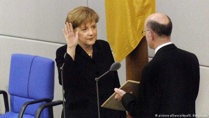 Angela Merkel bën betimin si kancelare (2005)