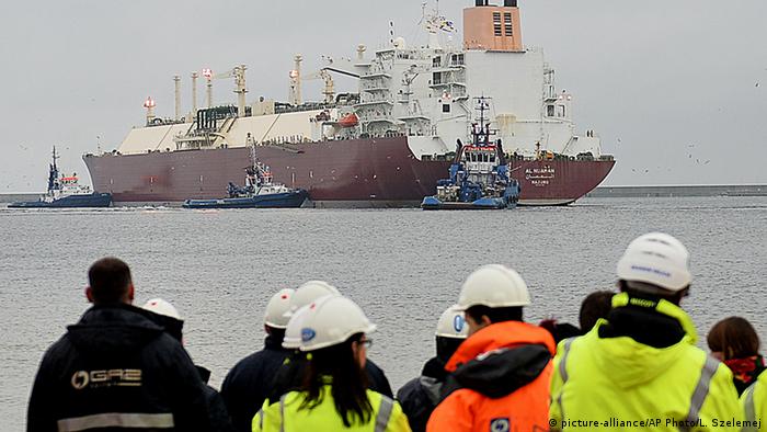 11 декабря 2015: прибытие в порт Свиноуйсьце первого танкера с СПГ из Катара 