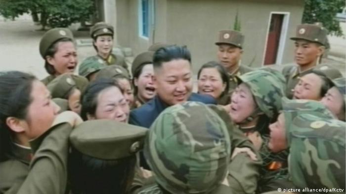 Kim Jong Un surrounded by crying female soldiers (picture alliance/dpa/Kctv)