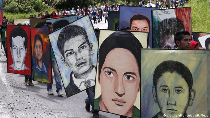 Портрети на безследно изчезнали младежи в Мексико