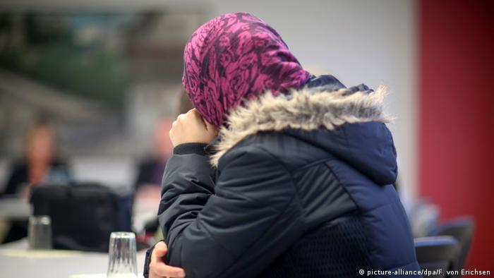 Deutschland Sexualverbrechen gegen Migrantinnen in Flüchtlingsheimen (picture-alliance/dpa/F. von Erichsen)