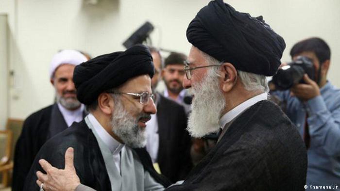 Ebrahim Raisi, Staatsanwalt Irans und der Oberste Religionsführer Ali Khamenei (Khamenei.ir)