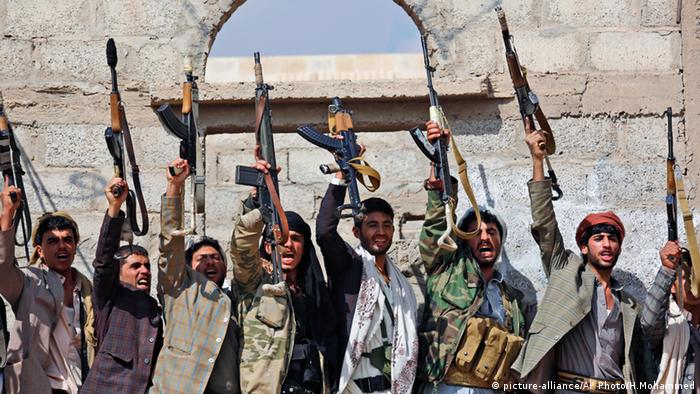 Houthi rebels (picture-alliance/AP Photo/H.Mohammed)