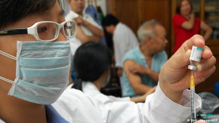 A medic in China prepares a H1N1 influenza vaccination for elderly residents in September 2009. (Getty Images/AFP)