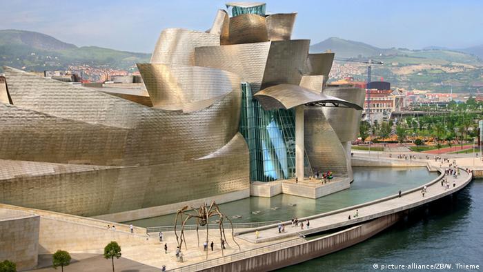 Shapes And Style Frank O Gehry S Spectacular Architecture