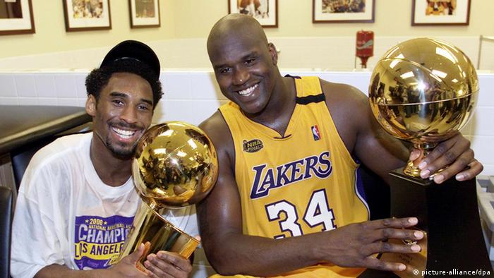Kobe Bryant and Shaquille O'Neal in 2000 (picture-alliance/dpa)