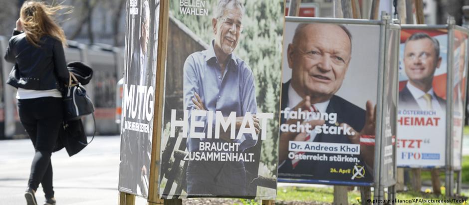 Cartaz de campanha de Van der Bellen em Viena: candidato terá de ajudar a Áustria a reencontrar o equilíbrio político.