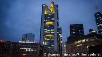 Deutschland Zentrale der Commerzbank in Frankfurt am Main (picture-alliance/dpa/F. Rumpenhorst)