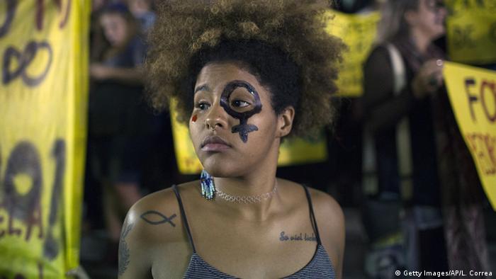 Brasilien Proteste in Rio de Janeiro nach Gruppenvergewaltigung (Getty Images/AP/L. Correa)