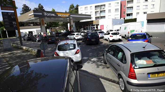 Francezii sunt impotriva cresterii pretului la carburanti