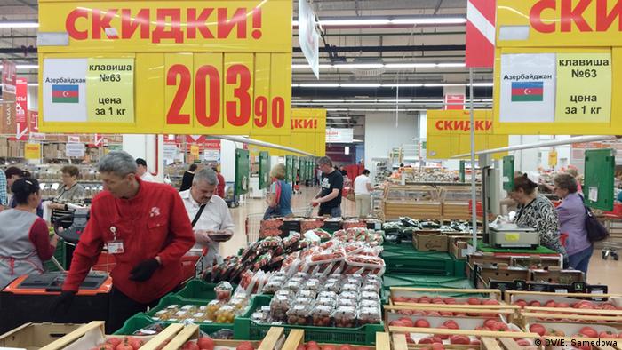 Russland Moskau Obst und Gemüse Abteilung in einem Supermarkt (DW/E. Samedowa)