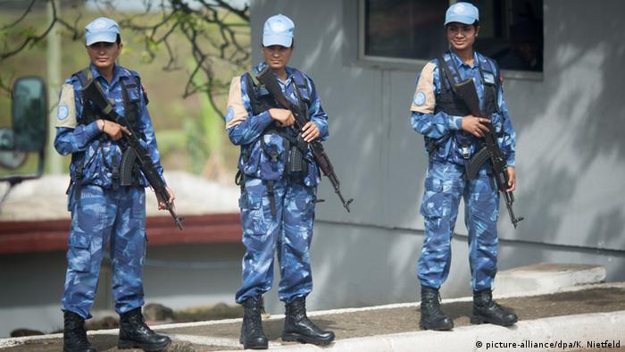 Female UN troops in Monrovia (picture-alliance/dpa/K. Nietfeld)