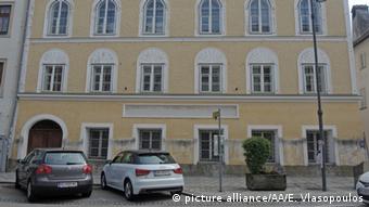 To σπίτι στο οποίο γεννήθηκε και πέρασε τους πρώτους μήνες της ζωής του ο Χίτλερ στο Μπραουνάου της Αυστρίας