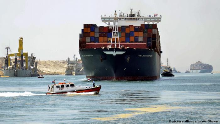 Symbolbild Suezkanal (picture-alliance/dpa/A. Shaker)