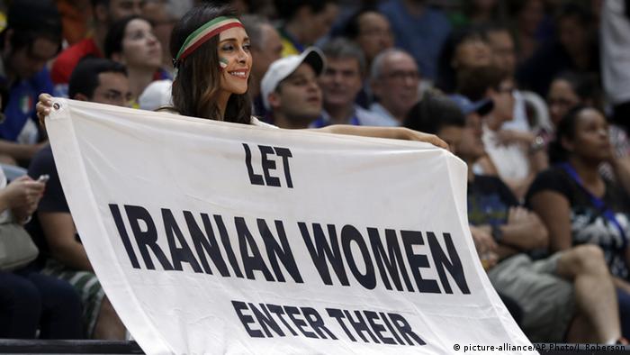 Brasilien Olympische Spiele Rio 2016 - Iranischer Fan Protest (picture-alliance/AP Photo/J. Roberson)