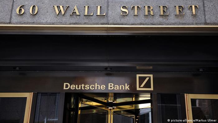 New York Wall Street Deutsche Bank Eingang (picture-alliance/Markus Ulmer)