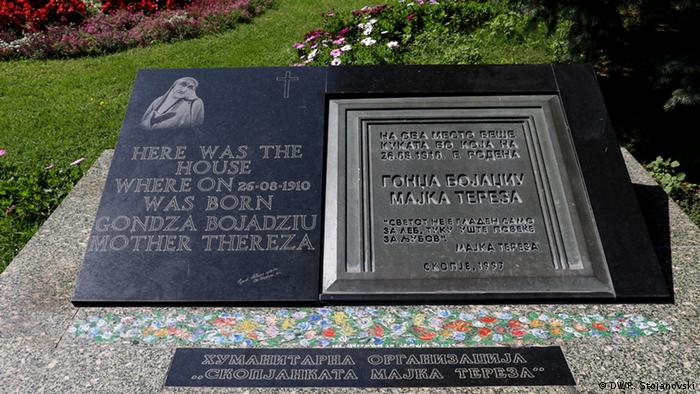 Mazedonien Gedenktafel für Mutter Teresa in Skopje