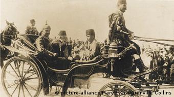 O σουλτάνος της Οθωμανικής Αυτοκρατορίας Μωάμεθ Ε' με τον υπ. Πολέμου Ενβέρ Πασά και τον Κάιζερ Γουλιέλμο