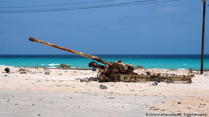 Libyen Sirte Artilleriegeschütz (picture-alliance/dpa/B. Schwinghammer)