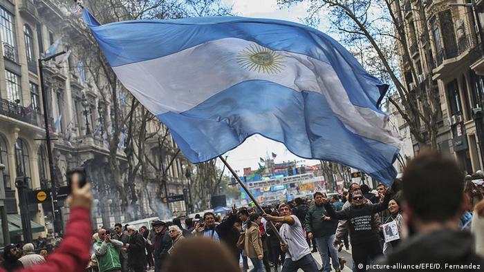 Protestas contra la política económica de Mauricio Macri en Argentina.