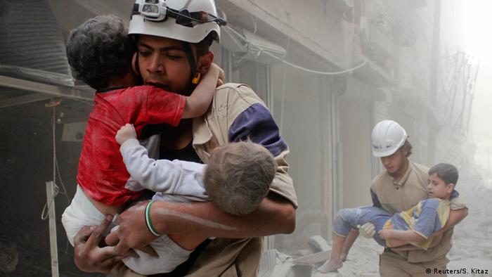 Syrien Weißhelme in Aleppo (Reuters/S. Kitaz)