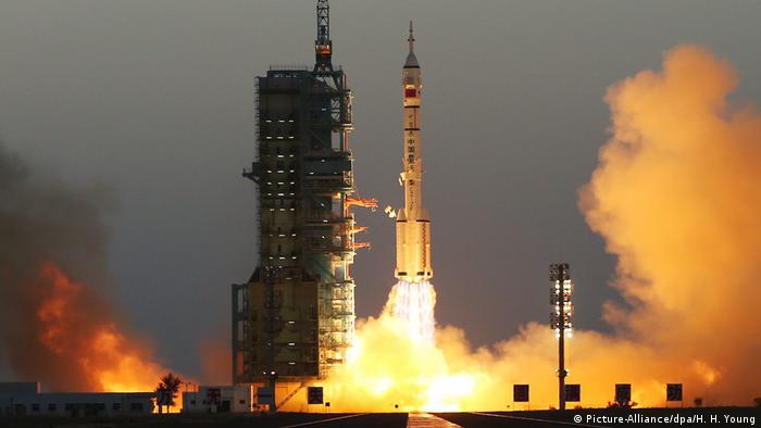 China startet Shenzhou-11 Raumfahrzeug (Picture-Alliance/dpa/H. H. Young)