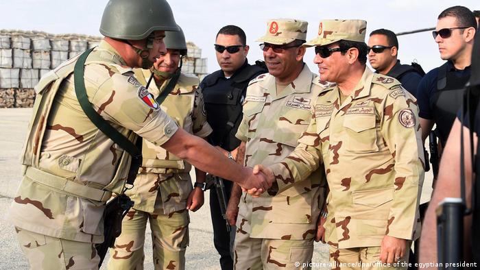 Silahlanmanın ardında Cumhurbaşkanı Abdülfettah Sisi'nin bir darbe olasılığına karşı kendini koruma refleksinin de olduğu belirtiliyor.
