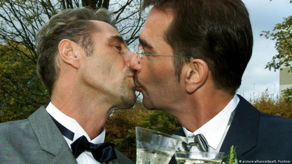 Первая гей-пара Баварии отмечает хрустальную свадьбу | Кадр дня ...