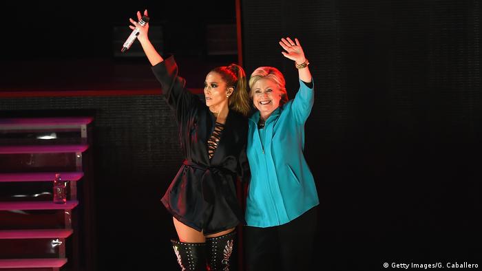 USA Jennifer Lopez und Hillary Clinton (Getty Images/G. Caballero)